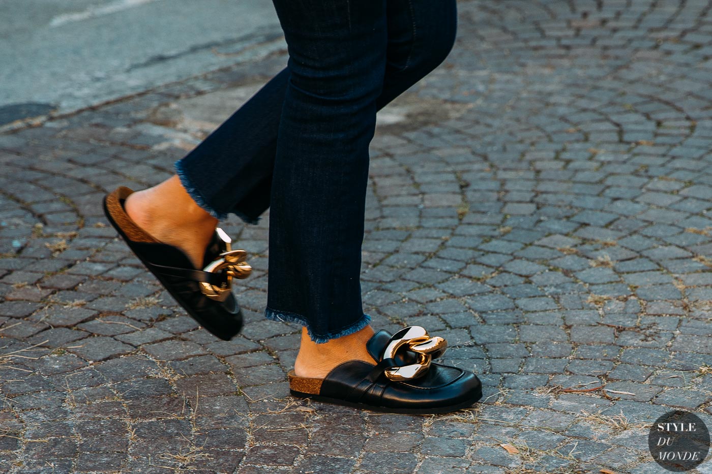 Milan SS 2021 Street Style: JW Anderson chain-link mules - STYLE DU ...